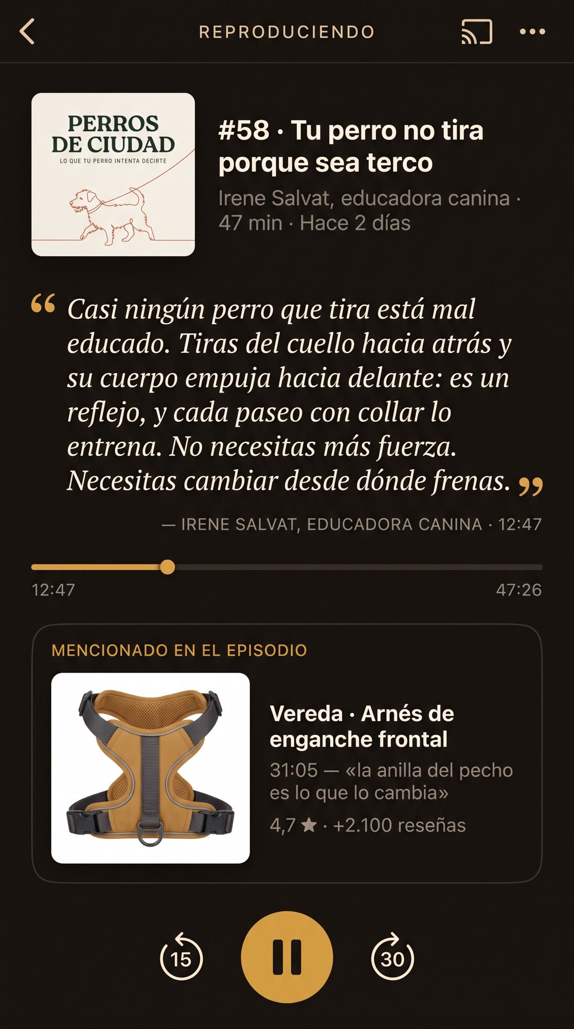 Anuncio en forma de reproductor de pódcast: una educadora canina recomienda un arnés de enganche frontal.
